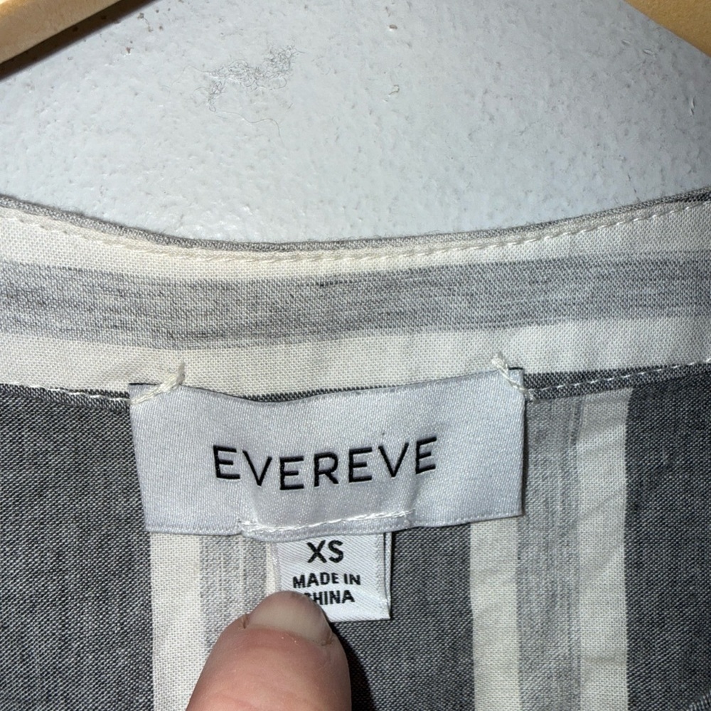 Evereve‎ Addison Stripe Mix Gray White Short Sleeve Button Down Shirt XS - Picture 3 of 4